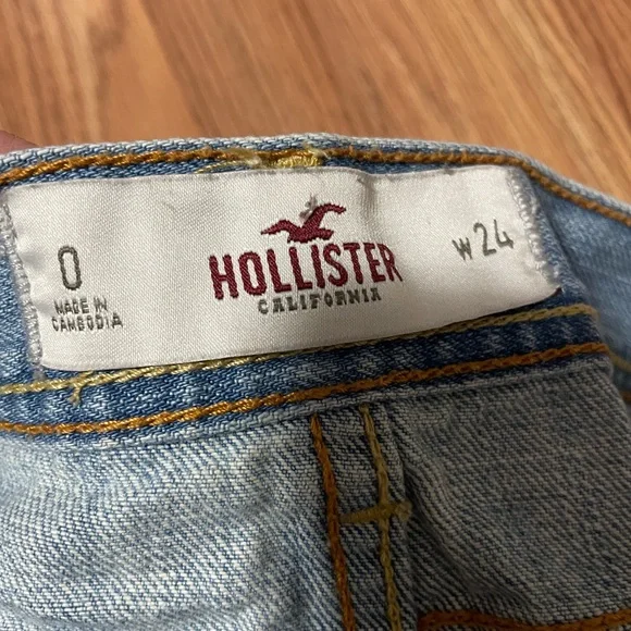 Classic Hollister Light Wash Distressed Denim Cutoff Shorts - Picture 4 of 4